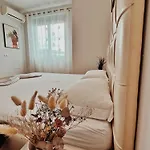 Lägenhet Cozy Rooftop - Your Home, Away From Home! Tirana