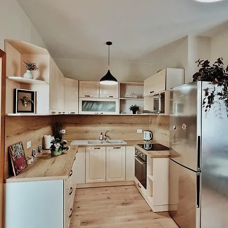 דירה Cozy Rooftop - Your Home, Away From Home! טיראנה
