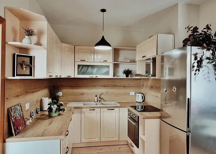 Διαμέρισμα Cozy Rooftop - Your Home, Away From Home! Τίρανα