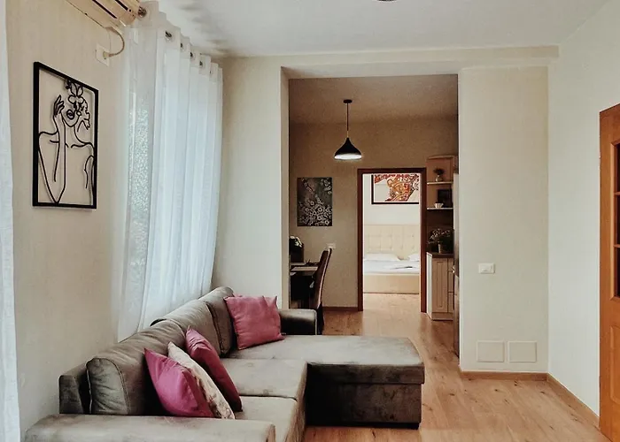 Cozy Rooftop - Your Home, Away From Home! Τίρανα