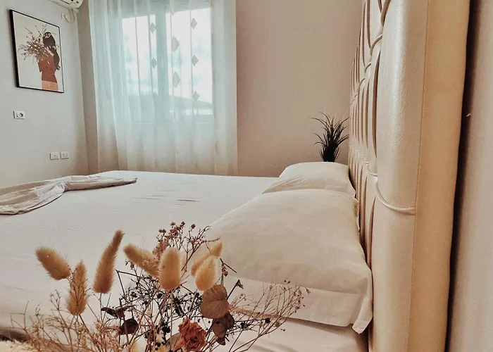 Διαμέρισμα Cozy Rooftop - Your Home, Away From Home! Τίρανα