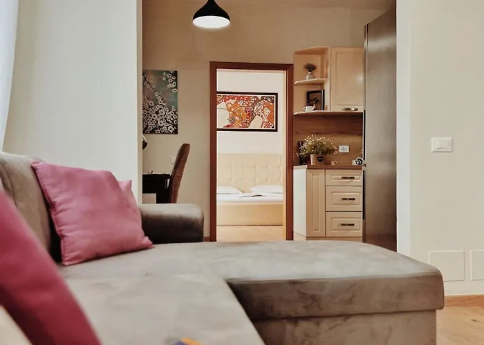 Cozy Rooftop - Your Home, Away From Home! Daire