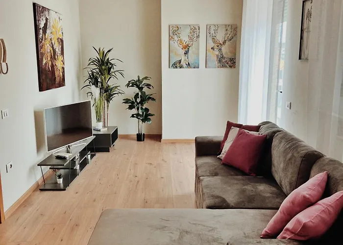 Cozy Rooftop - Your Home, Away From Home! * 地拉那